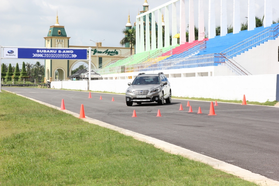 Trải nghiệm lái Subaru tránh nguy hiểm thường gặp trên đường Việt